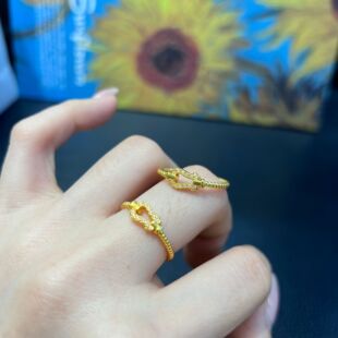 新款扭纹马蹄扣戒指高级感时尚个性百搭18K金单口麻花指环