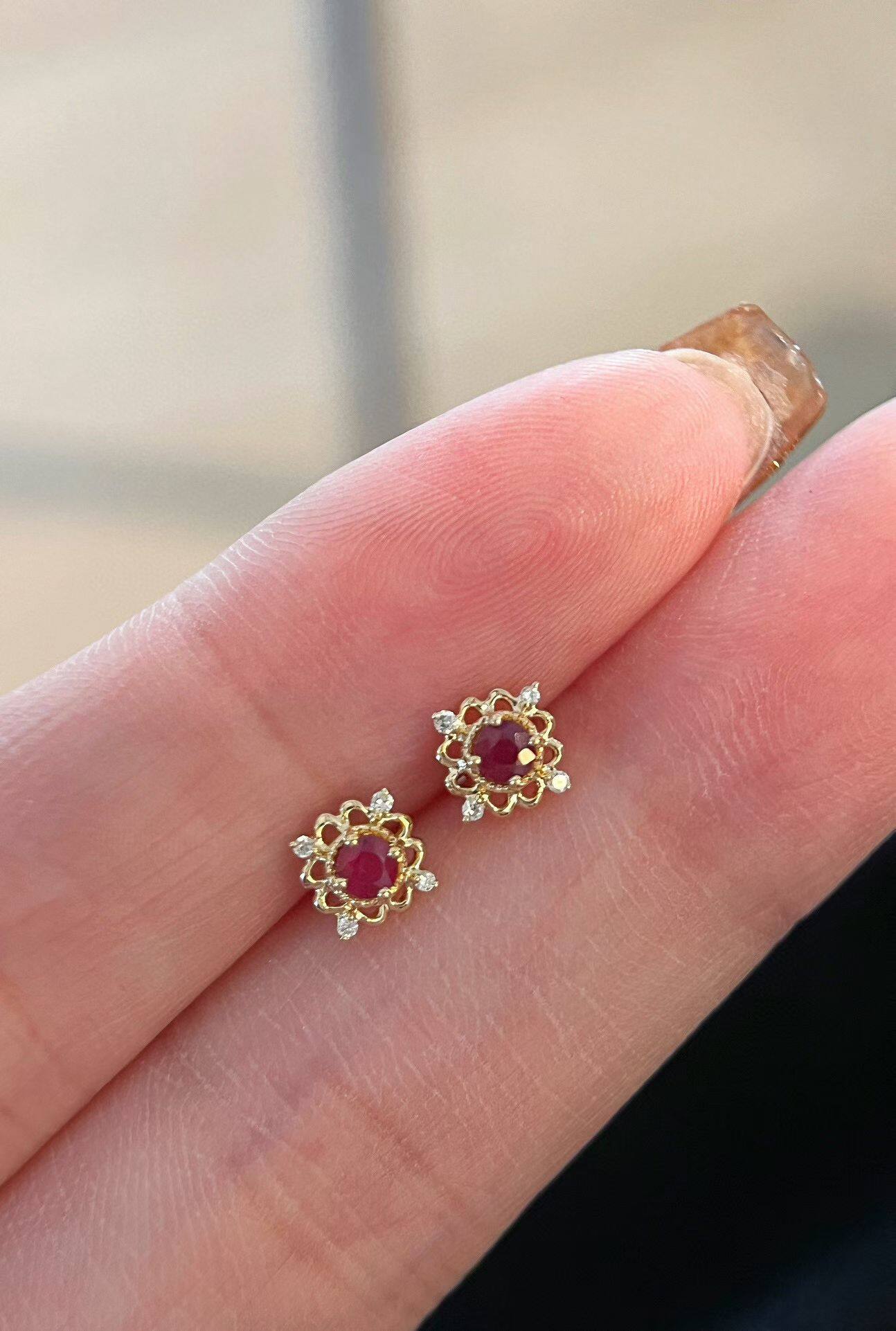 18K金镶嵌天然红宝石宫廷耳钉点缀碎钻简约精致皇家气质