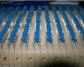 进口MURATA 独石电容 225K 2.2UF 2200NF 50V 蓝色 脚距5MM