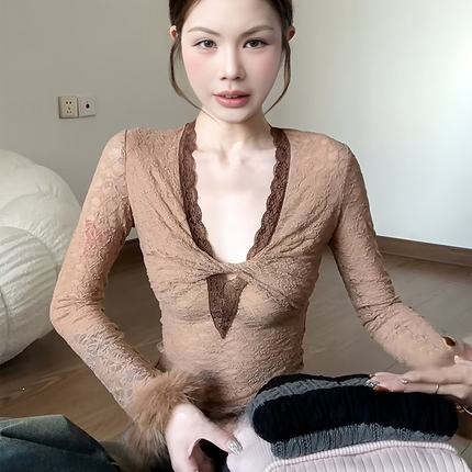 Jqwention 2025AW 蕾丝拼接棕色毛毛袖口性感纯欲上衣打底针织衫