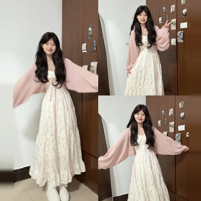 白色碎花连衣裙2025新款今年流行爆款长裙子女夏日绝美俏皮小套装