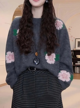 灰色圆领套头花朵毛衣女款2025秋冬新款ins风印花慵懒长袖针织衫