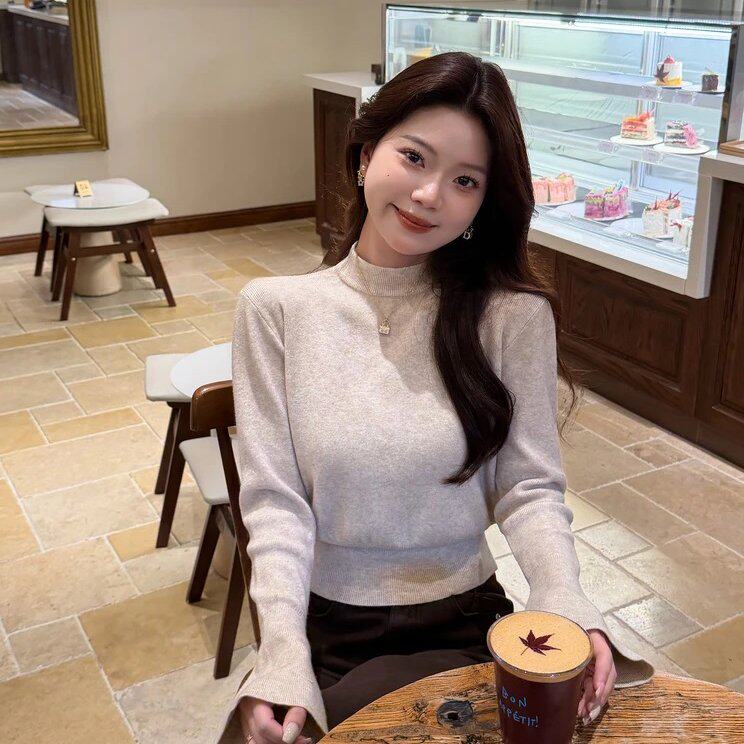 冬日气质半高领喇叭袖针织衫女2025年秋冬收腰显瘦百搭长袖打底衫