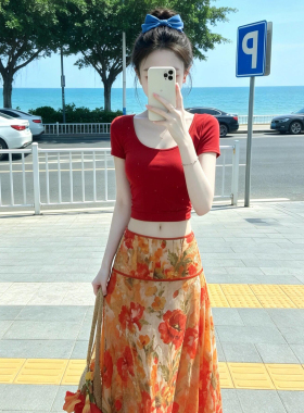 夏日多巴胺明媚穿搭套装女夏季2026新款气质高级感碎花连衣裙子