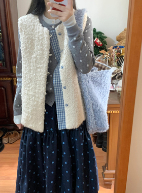 巨好看白色羊羔毛绒马甲背心女秋冬2025新款叠穿保暖厚外套两件套