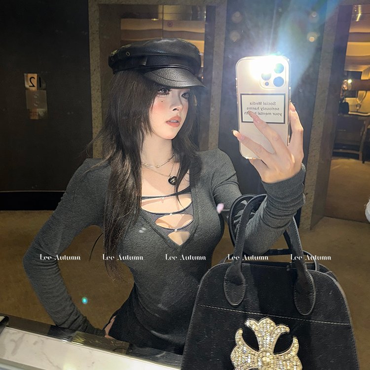 秋澄LeeAutumn 深V领性感镂空显瘦长袖打底衫针织衫低胸纯欲上衣