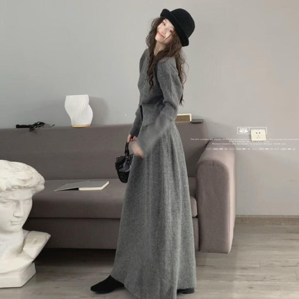 法式灰色针织连衣裙子女秋冬季2025年新款韩系巨好看两件套装长裙