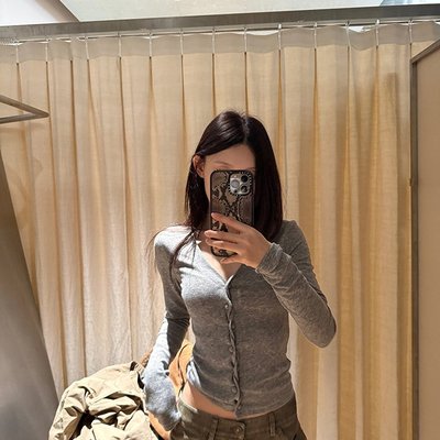 SUNONEONE 设计感百搭波浪纽扣内搭打底针织衫女秋冬V领长袖上衣