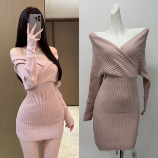 纯欲御姐修身V领针织连衣裙子女秋2025新款粉色露肩性感包臀短裙