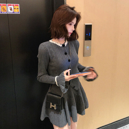 2025新款灰色针织毛衣连衣裙子女秋冬季清冷富家千金穿搭套装短裙