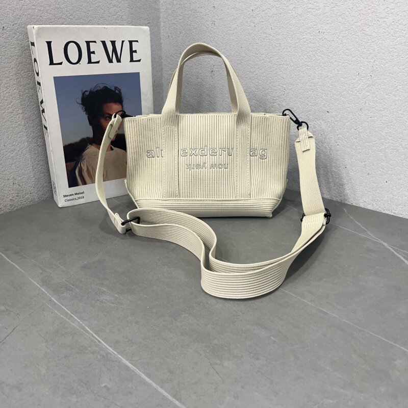 2026新款韩版飞织布料水桶包简约休闲大容量手提包质感单肩斜跨包