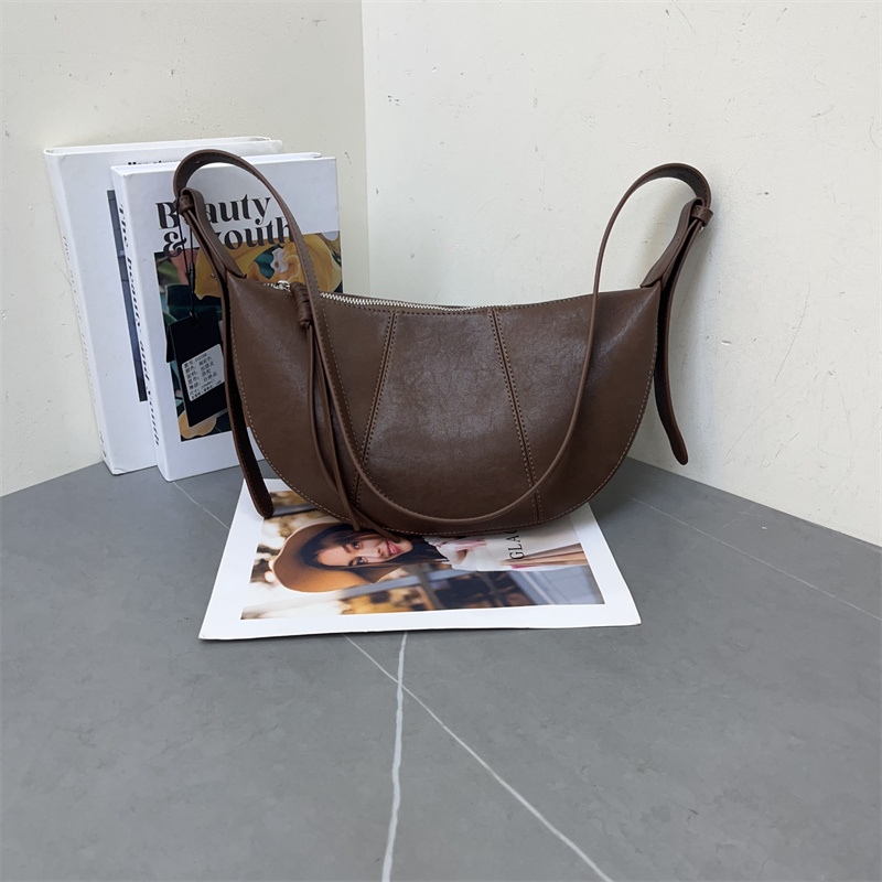 2025新款韩版时尚潮流饺子包休闲软皮绣线单肩包纯色百搭斜跨包女