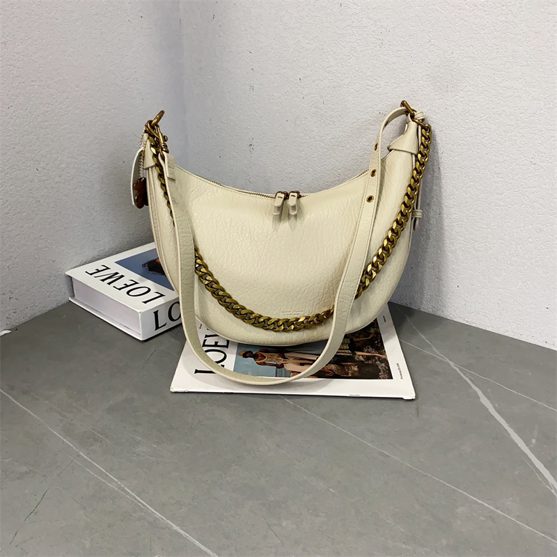 娜飞儿半圆马鞍包荔枝纹单肩斜跨