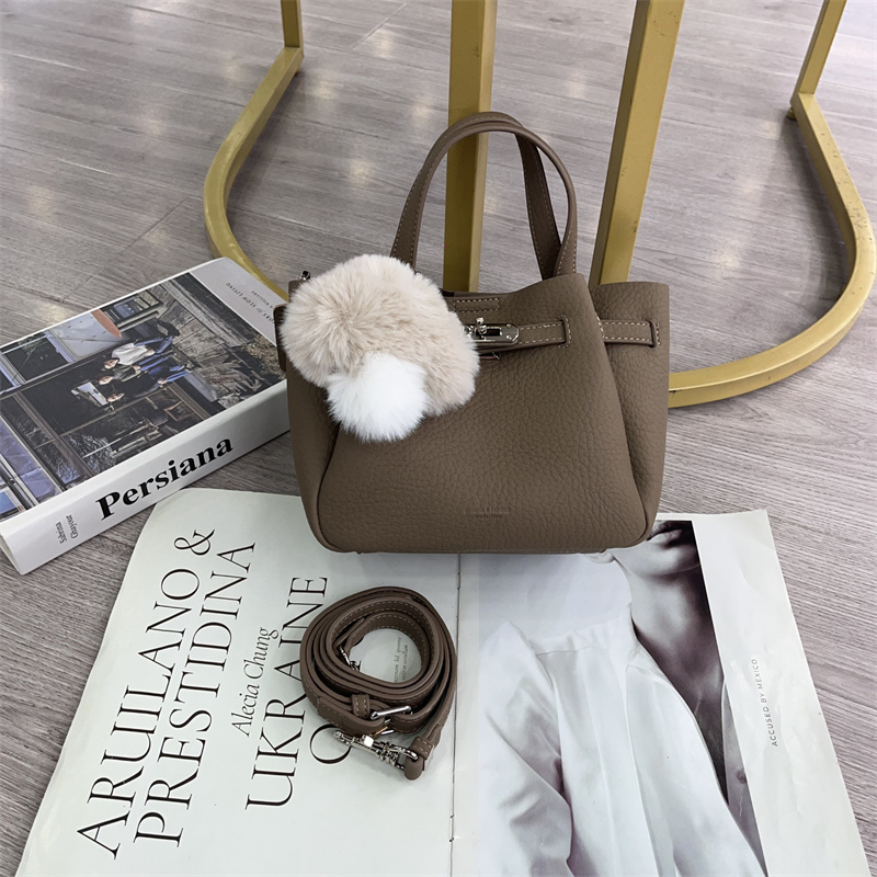 2025新款时尚荔枝纹软皮水桶包休闲纯色手提包简约百搭单肩斜跨包