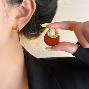 马蹄铁耳环黑玛瑙红石小众设计轻奢简约耳饰冷淡风自带气场不撞款