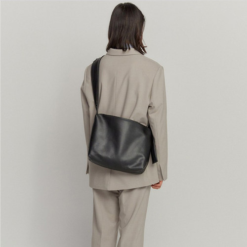 纯色PU皮极简小众斜挎包