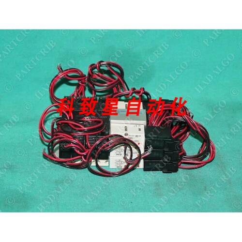 工业配件VV3Q1-IAK01A VQD1151U-6M0 VQ110U-6L电磁阀气动歧管