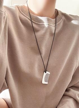 梳子项链皮绳不掉色中性钛钢坠