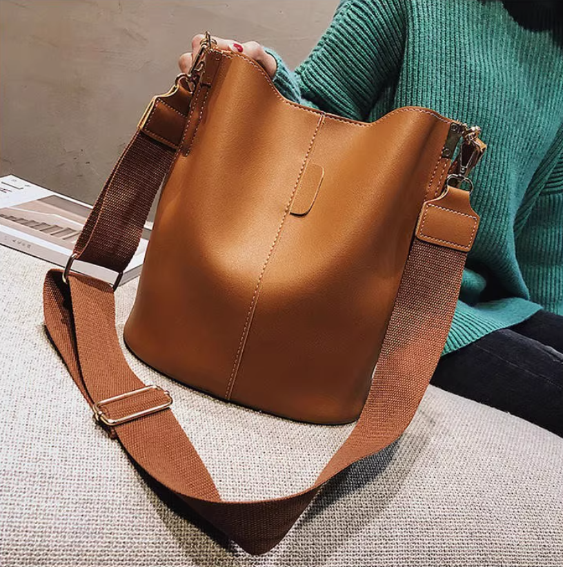 清仓简约新款时尚百搭大容量水桶包韩版宽带单肩斜挎包女,箱包皮具/热销女包/男包,水桶包,淘宝优惠券,粉丝福利购,淘宝优惠卷