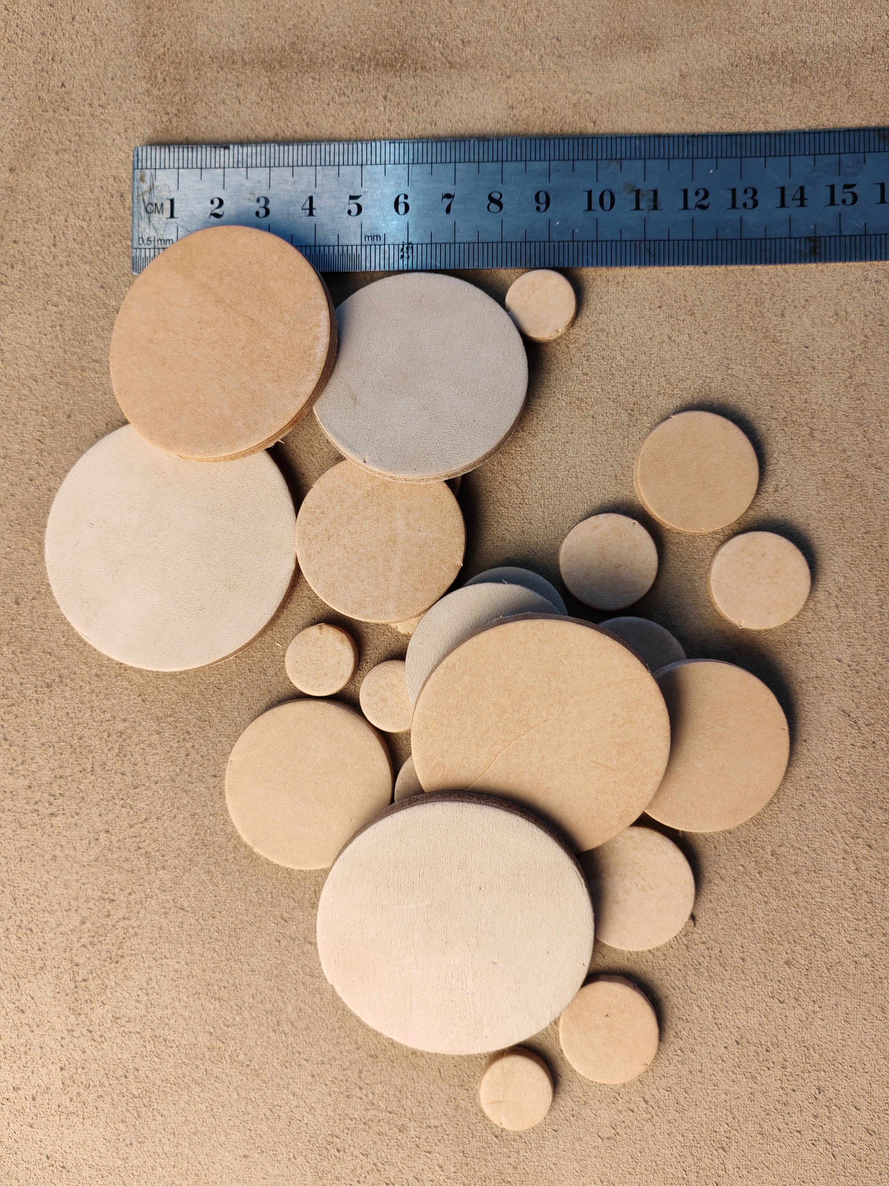 原色植鞣皮树糕皮圆形皮料 diy手工皮革圆形皮垫铃铛杯垫手工绘画,居家布艺,海绵垫/布料/面料/手工diy,淘宝优惠券,粉丝福利购,淘宝优惠卷