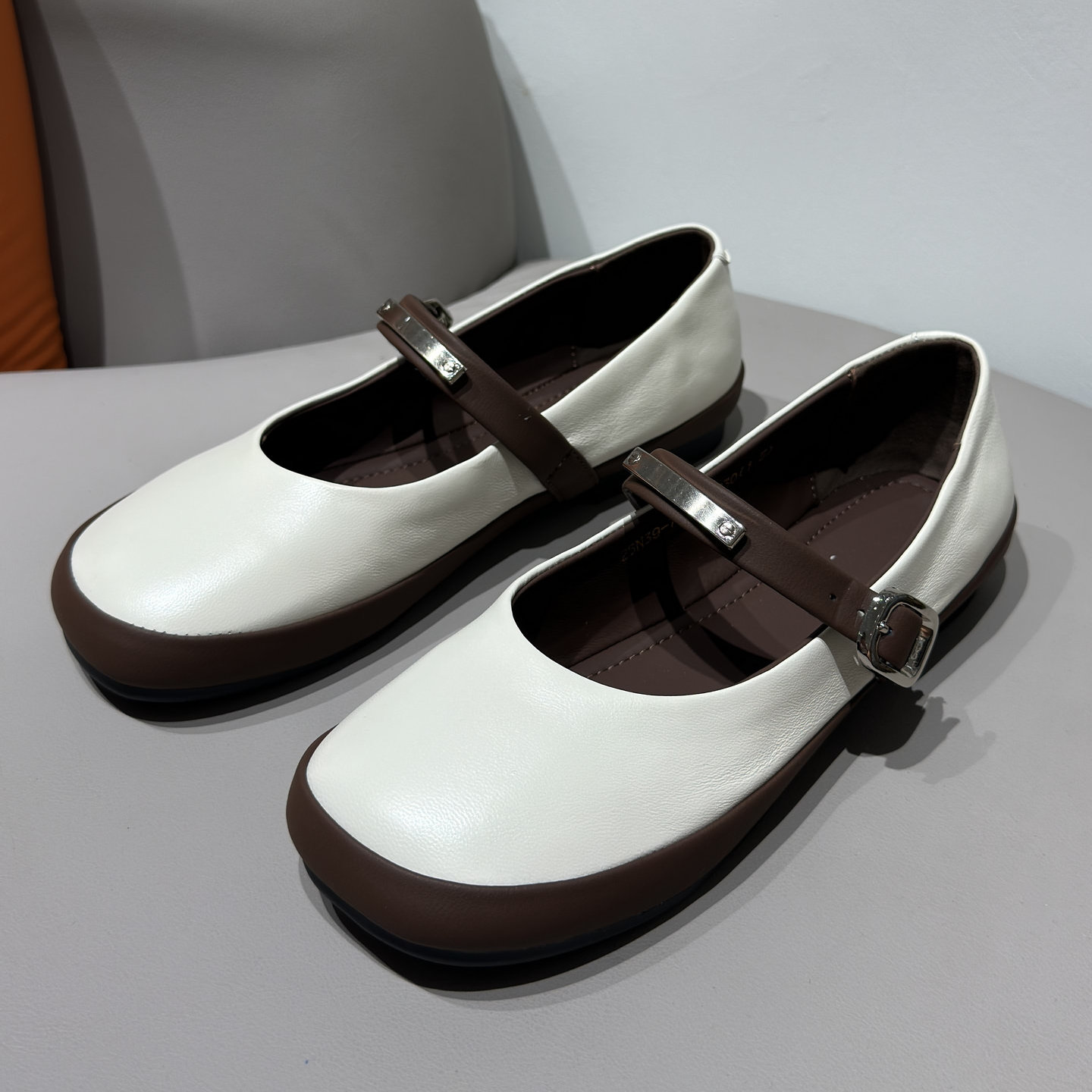 欧洲站2025秋季新款方头单鞋