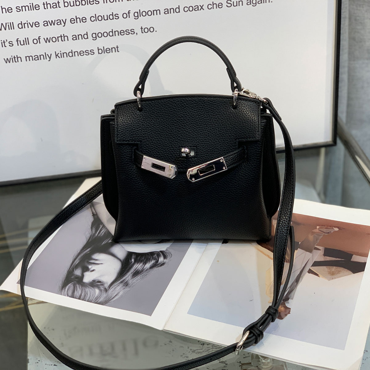 新版凯莉休闲粒纹牛皮抽带锁扣手提单肩斜挎女包腋下潮包2025春夏