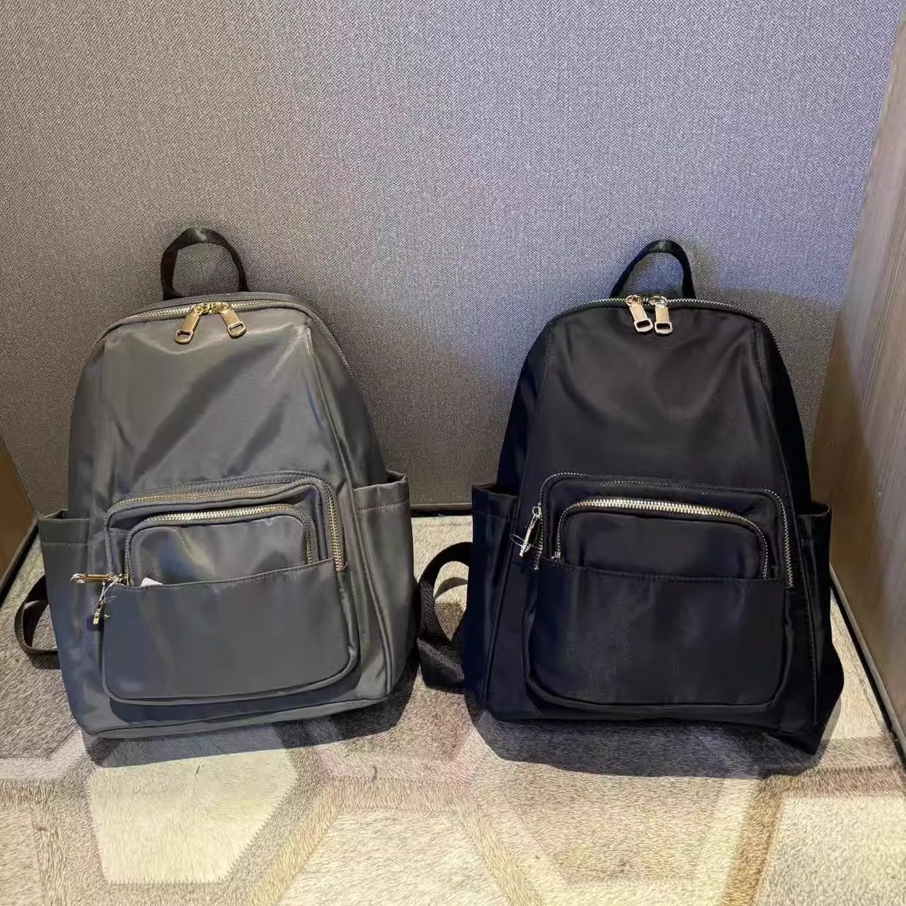 高级感气质尼龙布中号双肩包