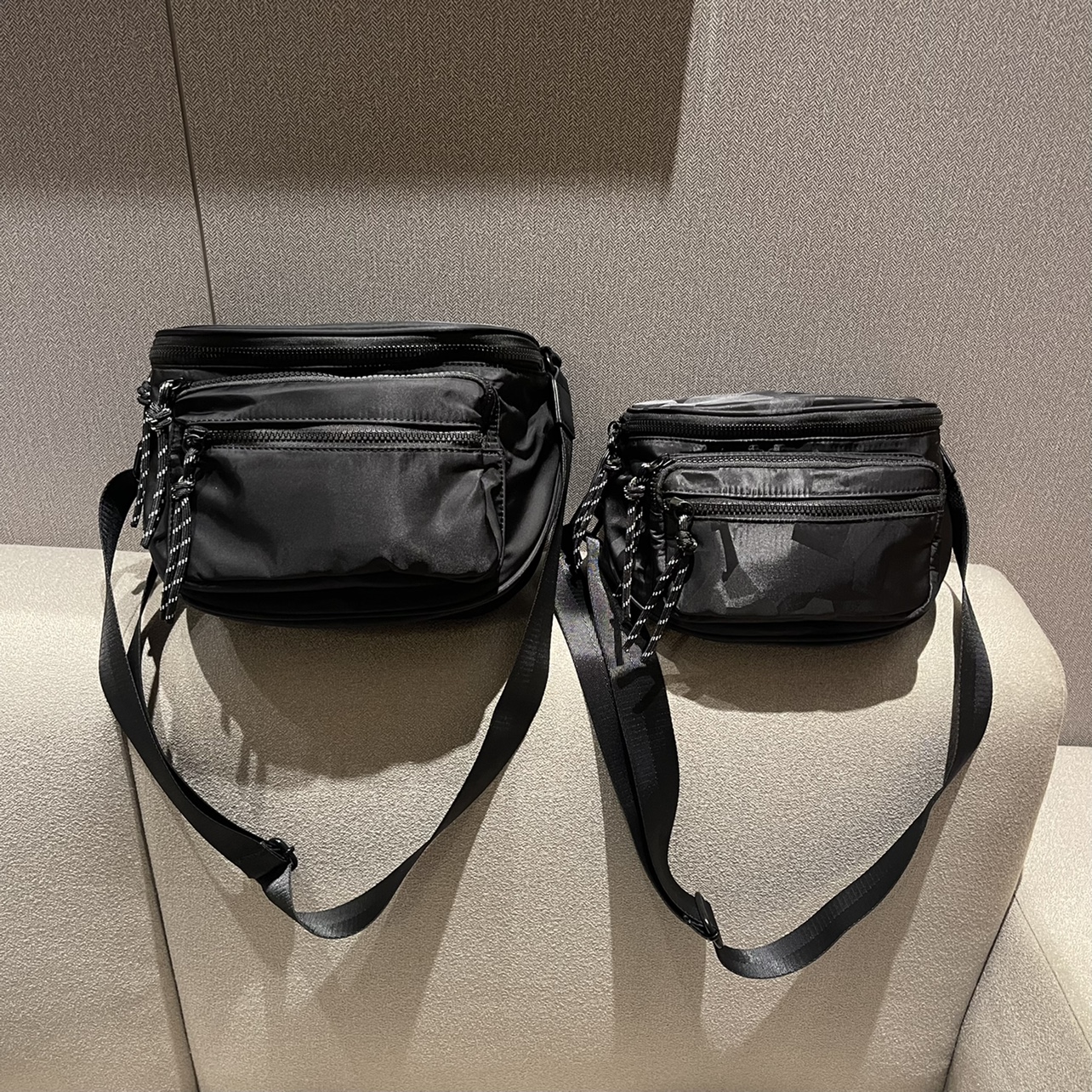 香港风大容量休闲马鞍包