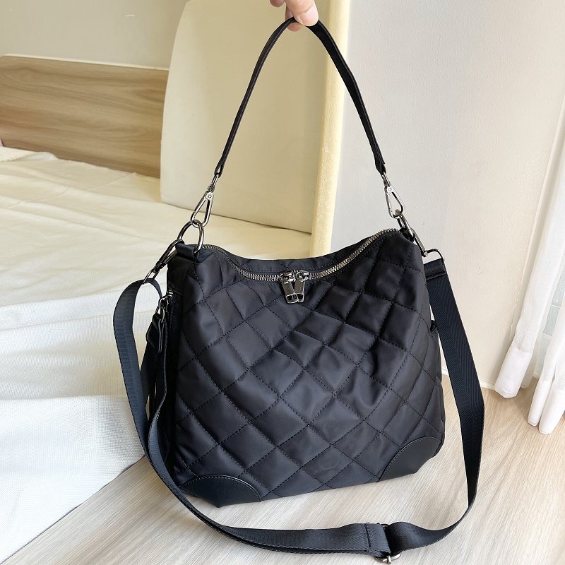 高品质尼龙布通勤菱格托特包休闲百搭香港风大容量简约单肩斜挎包,箱包皮具/热销女包/男包,通用款女包,淘宝优惠券,粉丝福利购,淘宝优惠卷