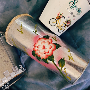 手绘花朵竹编边铁艺花桶孤品