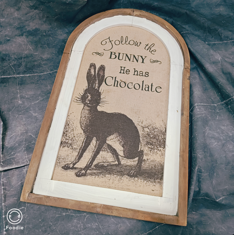 实木框椭圆形兔子图案装饰挂画孤品