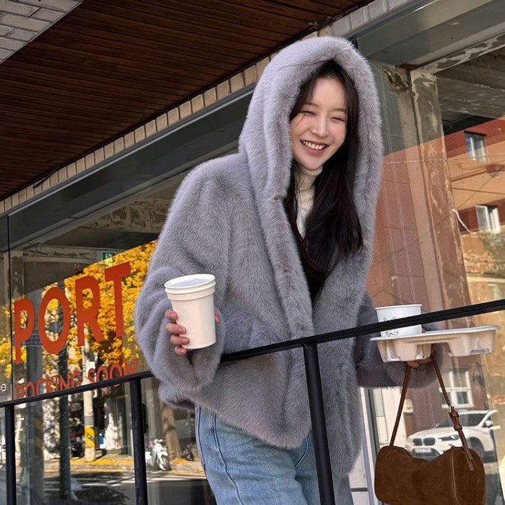 秋冬新款韩国代购简约流行百搭舒适时尚显瘦毛绒绒保暖连帽外套