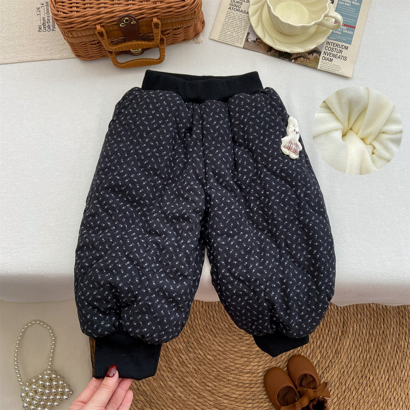 女童冬季新款洋气宝宝收口灯笼裤加厚棉裤加绒黑色碎花兔子裤子潮