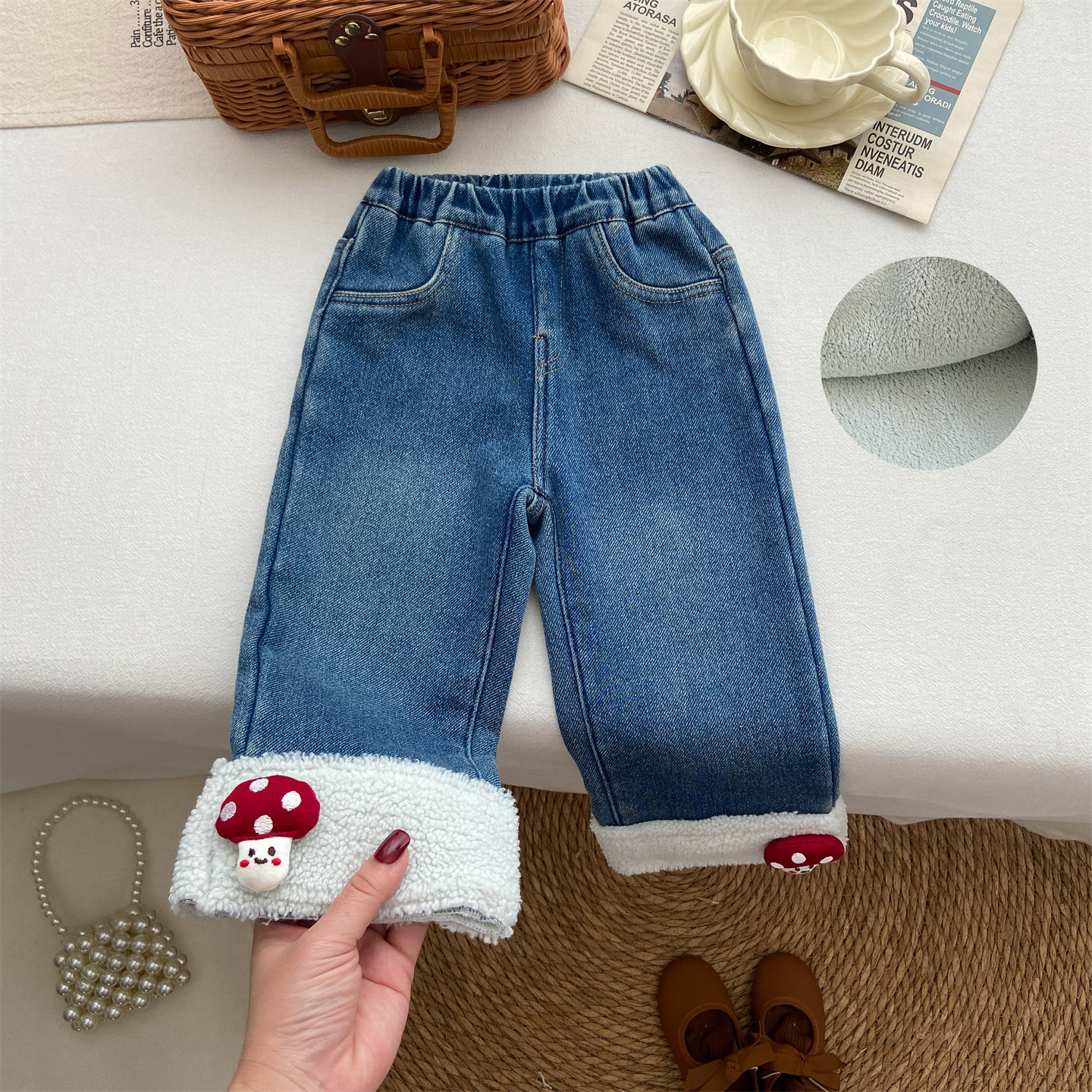 女童裤子秋冬款2025新款冬季窄版直筒裤加绒牛仔裤蘑菇翻边长裤潮