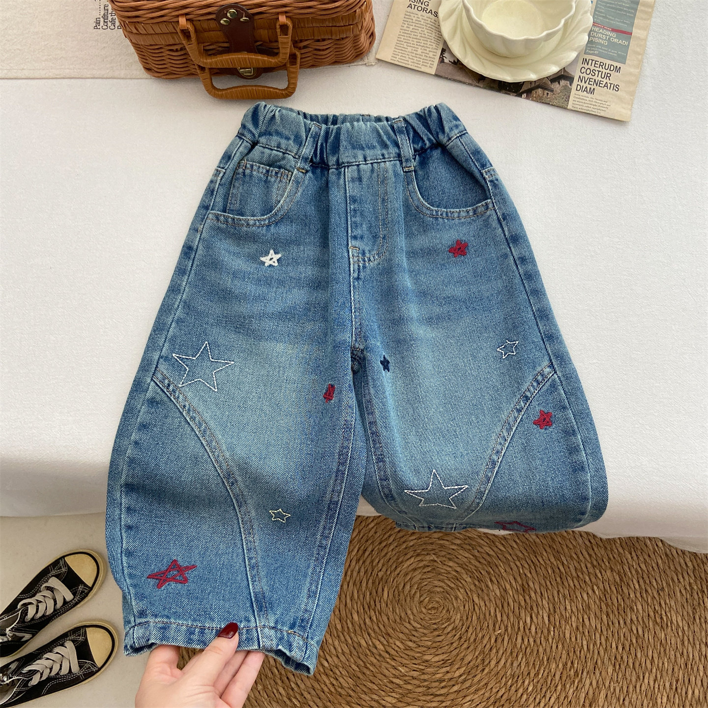 精致刺绣牛仔弯刀裤春秋新品