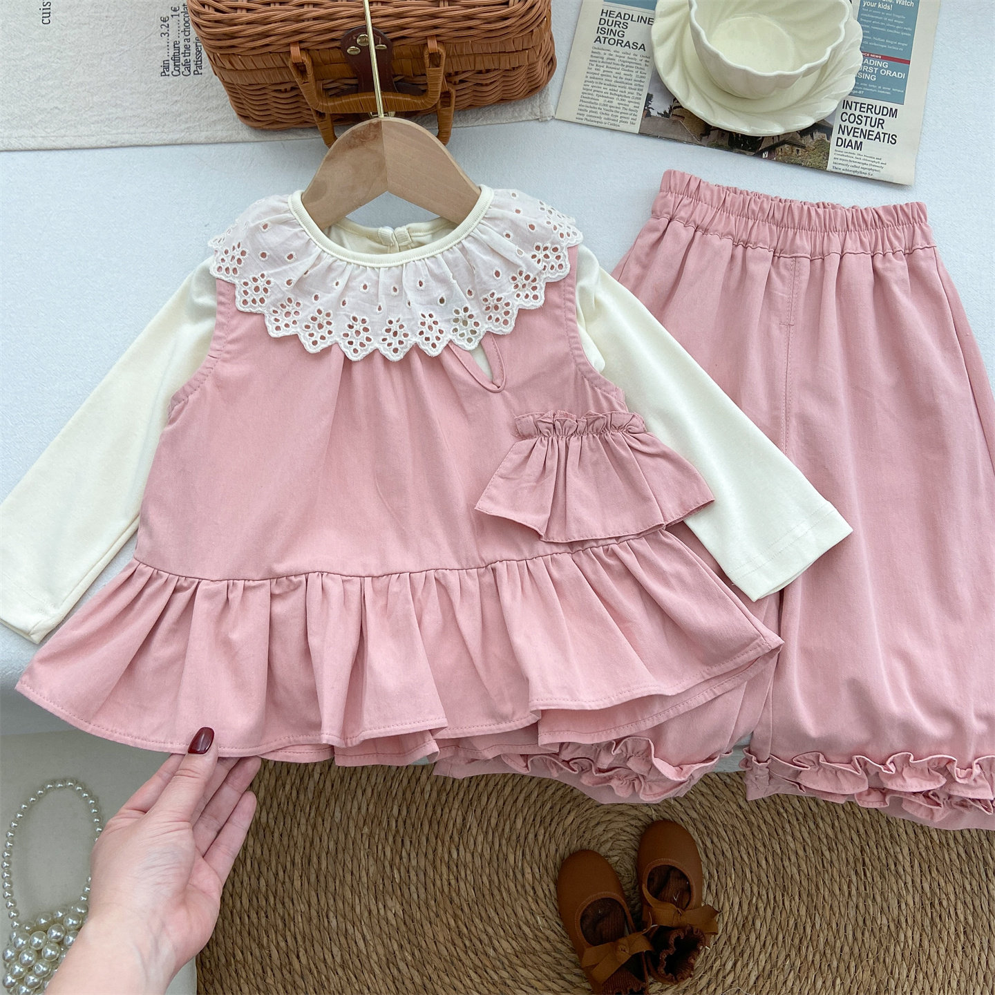 女童套装春装2026新款宝宝韩系洋气长袖打底衫粉色背心花边直筒裤