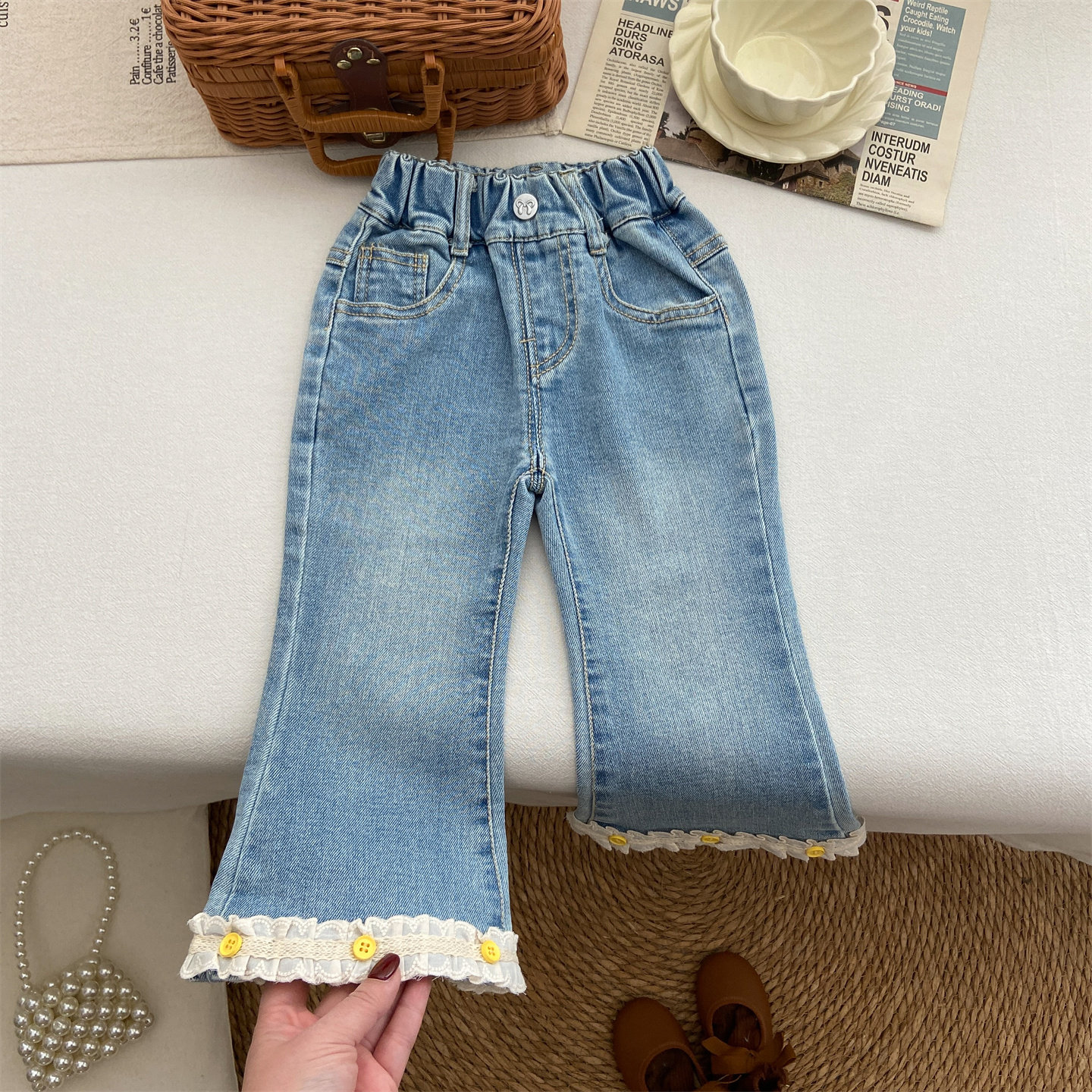 女童牛仔裤春季喇叭裤洋气时髦修身长裤时尚浅蓝色蕾丝花边裤子潮