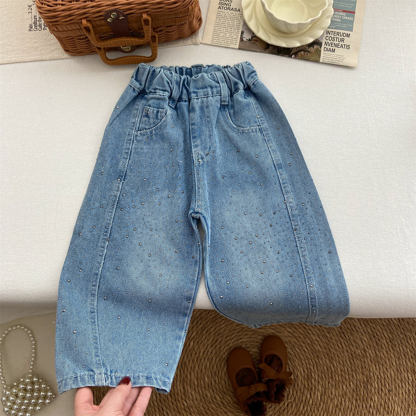 女童裤子春秋款2026新款春季牛仔裤儿童韩系弯刀裤精致烫钻长裤潮