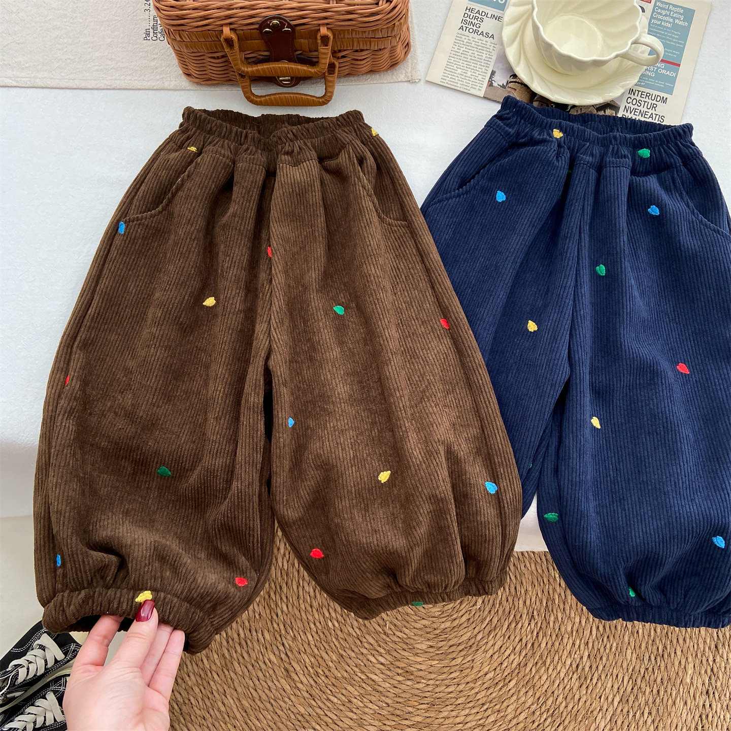 女童裤子2025新款冬季加绒灯笼裤韩系洋气刺绣爱心条绒灯芯绒长裤