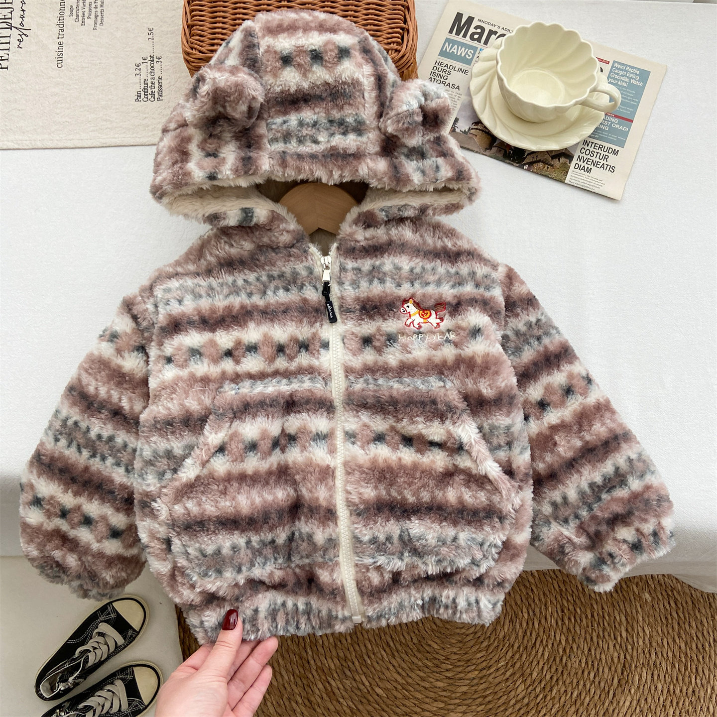 女童外套2025新款加厚加绒仿皮草上衣儿童冬季连帽刺绣小马毛毛衣