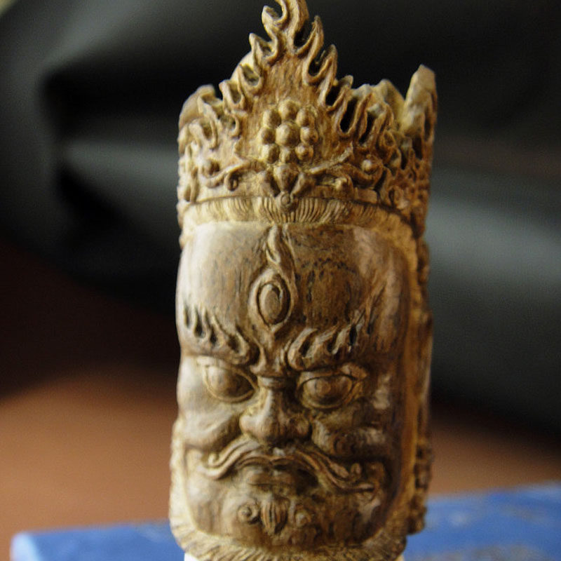 印尼沉香油结雕刻佛像 精细微雕西藏金刚镶骨木雕工艺品摆件