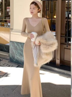 Madofit麻豆/半岛黄昏V领真丝连衣裙2025新款秋冬内搭鱼尾针织裙