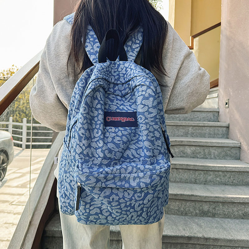 牛仔布书包女大学生简约百搭大容量双肩包2025新款休闲旅行背包男