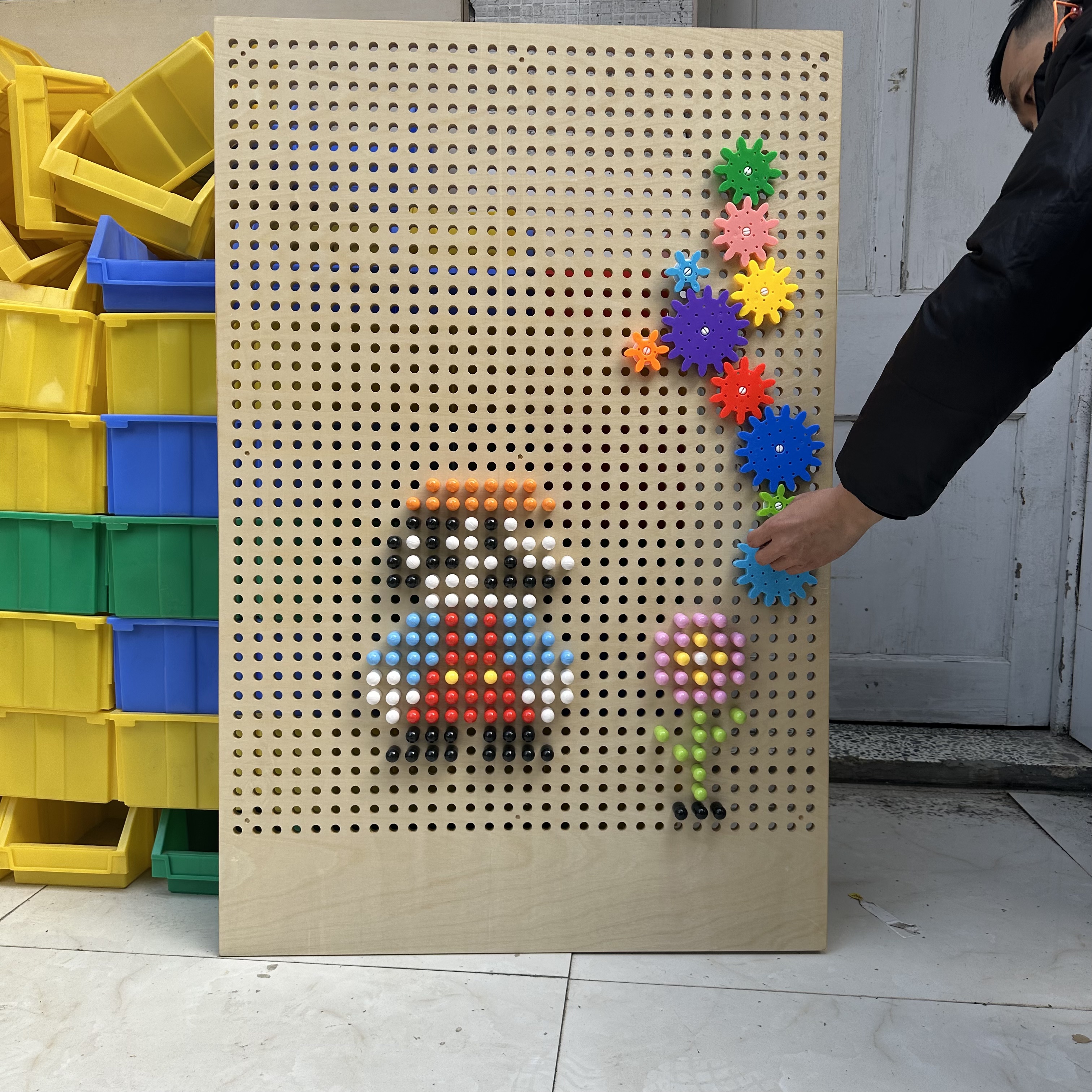 益智墙面游戏幼儿园玩具积木墙儿童拼插旋转机械齿轮塑料拼装底板