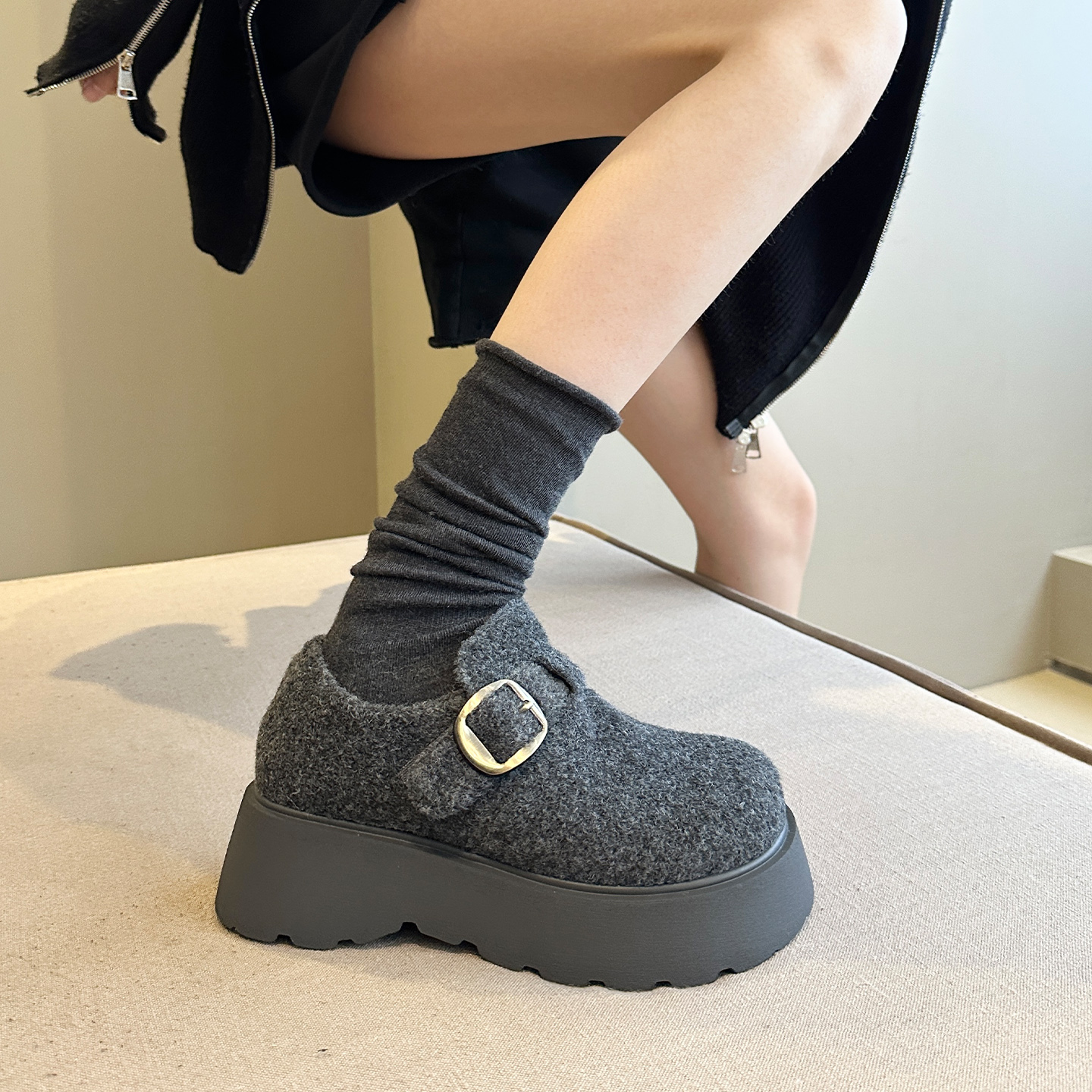 2025冬季高级感毛呢女加绒勃肯鞋