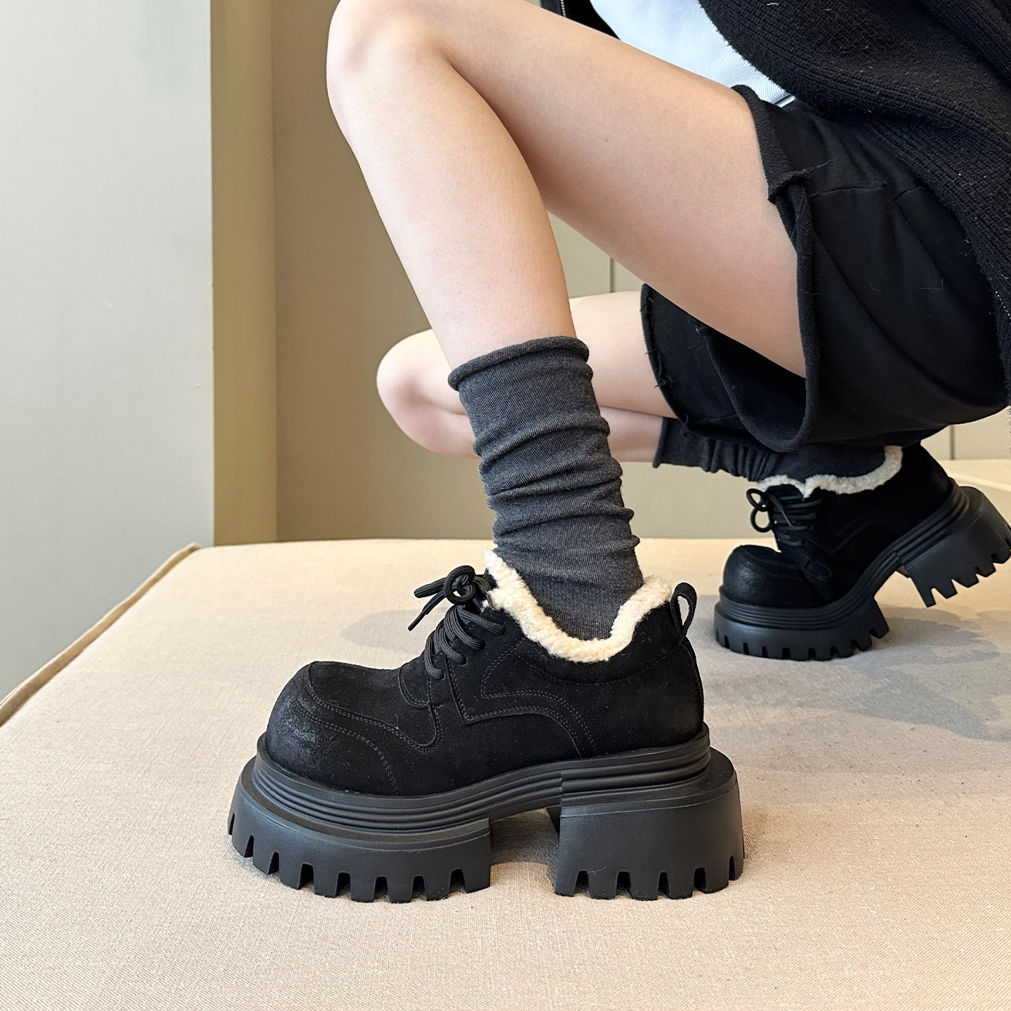 黑色磨砂皮德比鞋女加绒乐福鞋