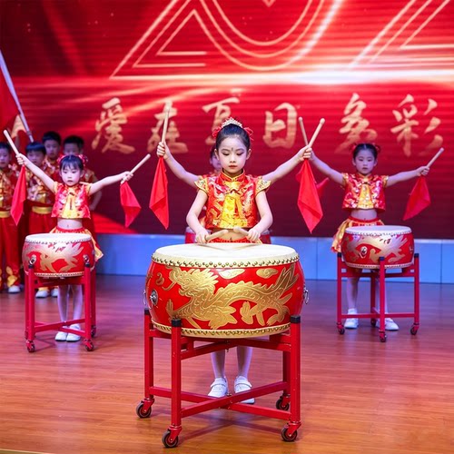 舞蹈表演中国红牛皮龙鼓节奏鼓