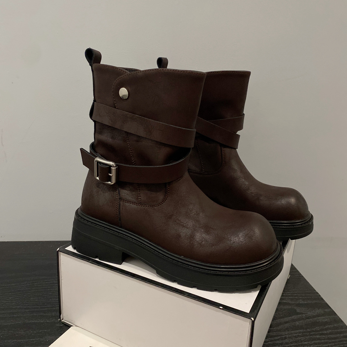 复古圆头皮带扣西部牛仔中筒靴女