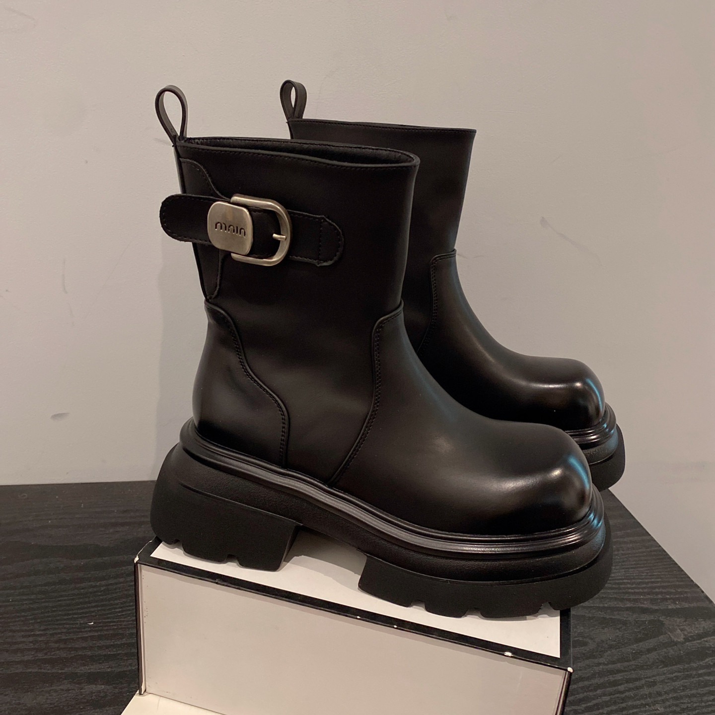 英伦风黑色厚底机车靴增高马丁靴