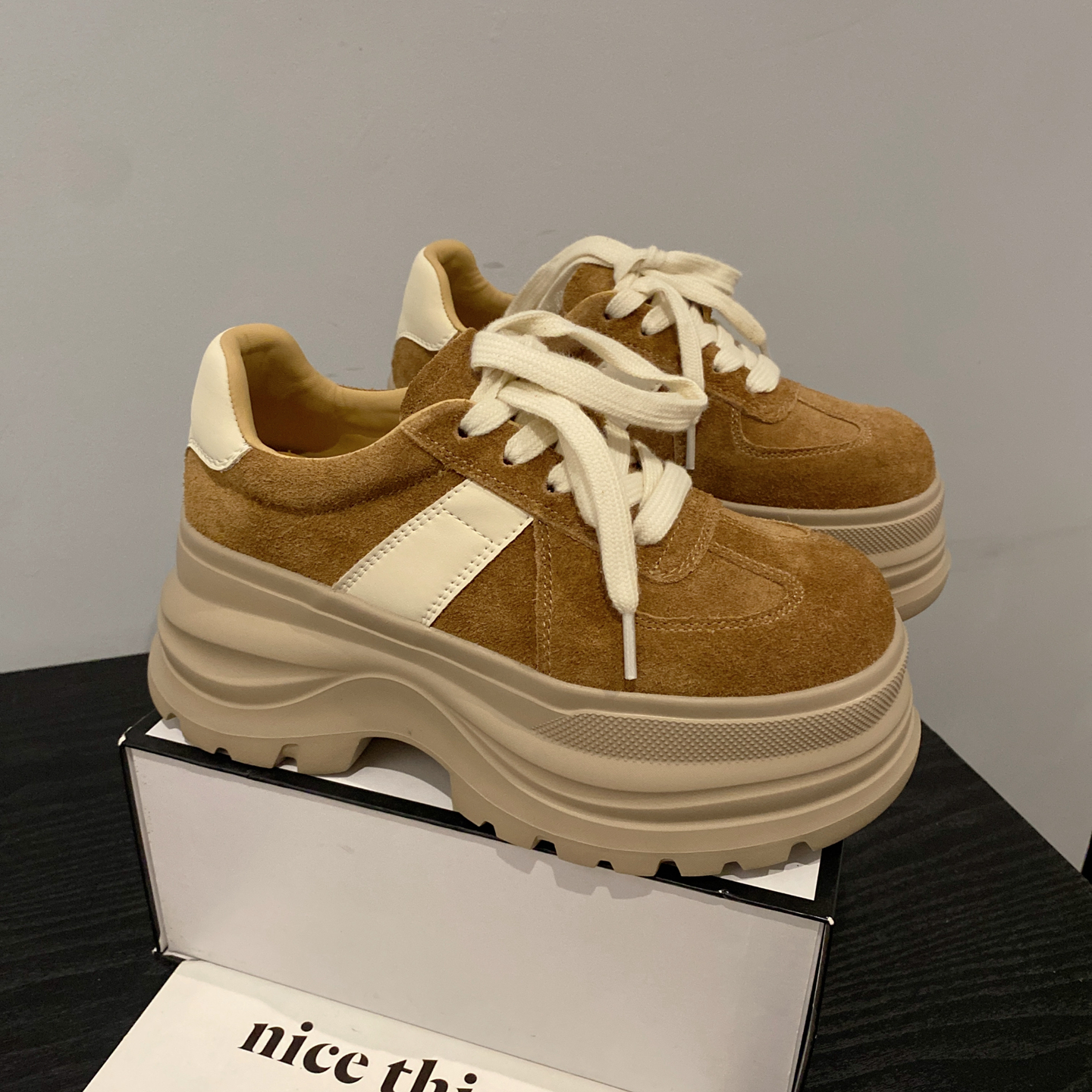 磨砂牛皮复古休闲运动鞋女老爹鞋